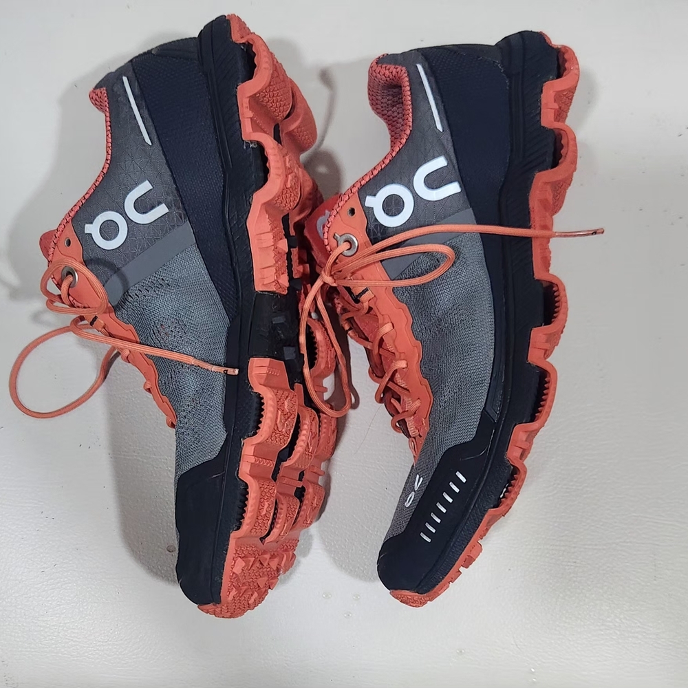 On Running Women's Athletic Shoes in Coral and Gray - Picture 5 of 7
